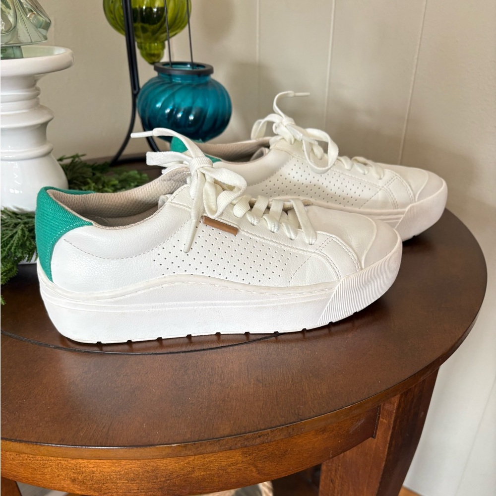 Dr. Scholl's White and Green Sneakers